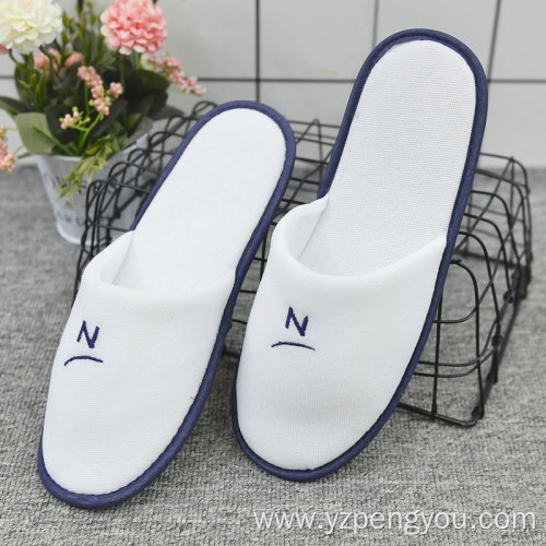 New design cheap slipper with custom logo